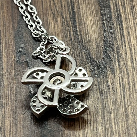 Fan Flower Spinning Windmill And Rhinestones Necklace Stainless Steel - Picture 7 of 16